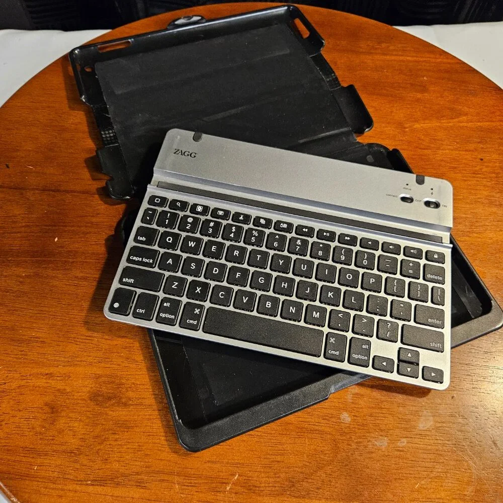 ZAGG Folio Yw2 Bluetooth Keyboard for iPad 2/3/4